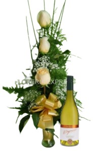 Copa de 3 rosas amarillas con vino Stagnari Chardonnay De Virginia