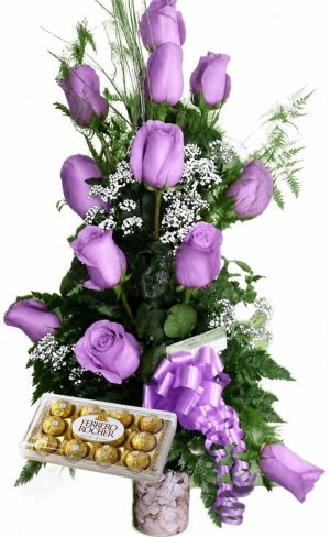 Copa de 12 rosas lila con bombones Ferrero Rocher 12 uds